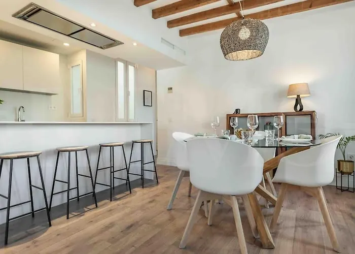 Modern Next To The Cervantes Theatre By Rems Apartman