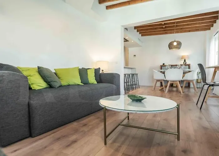 Modern Next To The Cervantes Theatre By Rems Apartman